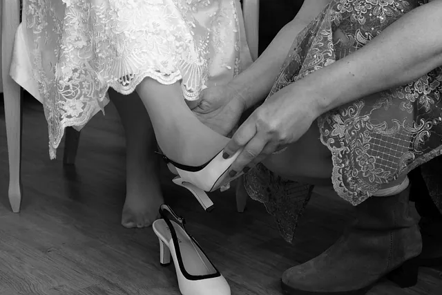 Getting ready Hochzeit Schuhe anziehen