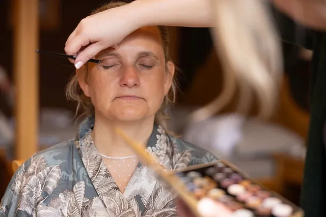 Getting ready Visagistin schöne Frisur